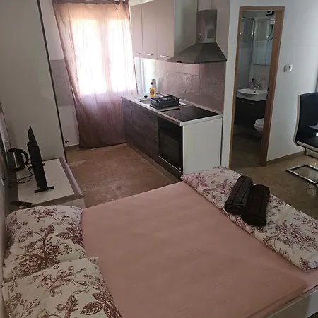 Apartment Marko 3 Bedrooms Pula