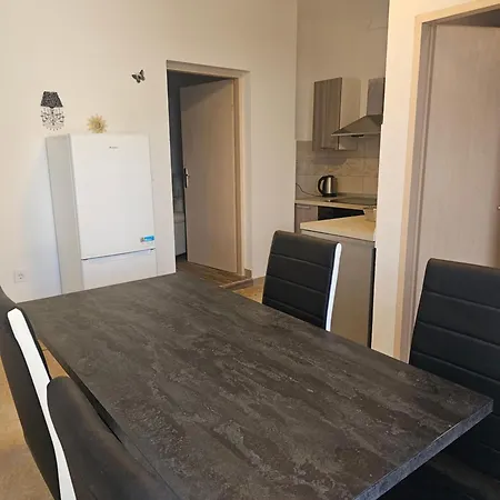 Marko 3 Bedrooms Apartment Pula