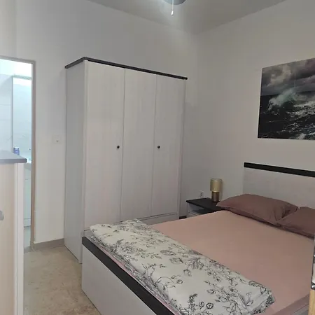 Marko 3 Bedrooms Apartment Pula